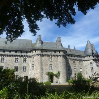 Etape 6 - Façade du Château de Pompadour - Copyright Office de Tourisme d'Arnac-Pompadour